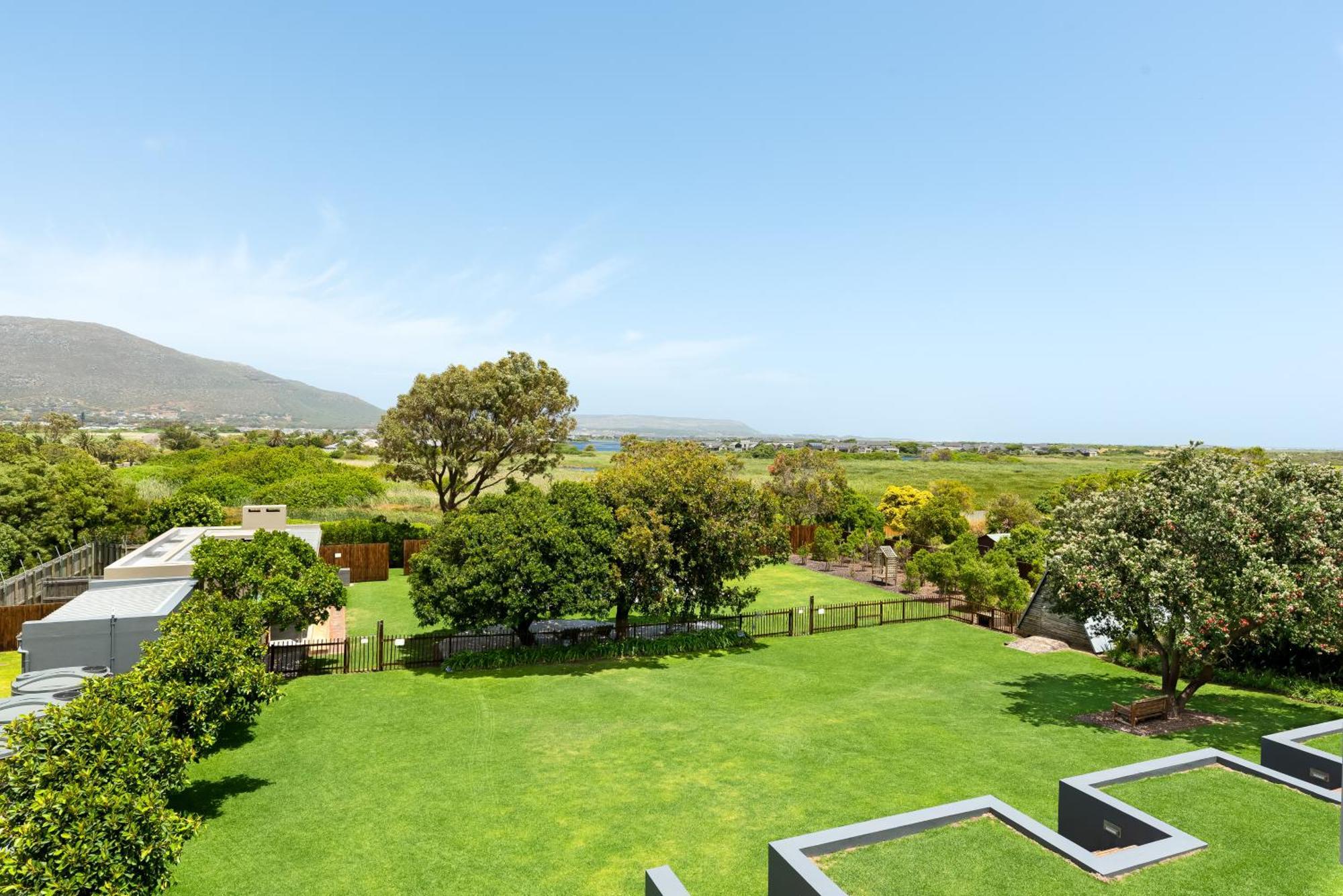 Sunset Splendour Guesthouse Noordhoek Exterior photo